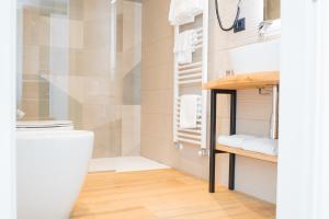 a bathroom with a toilet and a shower at Encanto Agriturismo & Private SPA in Visogliano