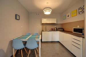 Kuchyňa alebo kuchynka v ubytovaní Trevilles Apartamenty - Forest Hill