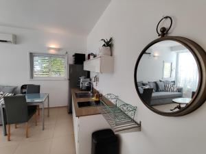 2BDR Holiday Home by Mezizim Beach and TLV Port!