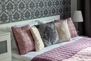 Ένα ή περισσότερα κρεβάτια σε δωμάτιο στο Atrium Ursus Warsaw Apartments by Renters