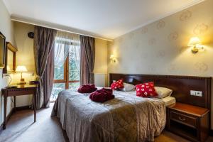 Postel nebo postele na pokoji v ubytování Romantik Spa Hotel