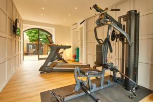 Fitness centrum a/nebo fitness zařízení v ubytování Burgblickhotel