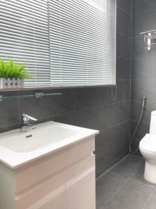 Kupatilo u objektu 埔里城民宿 PuliTown BNB