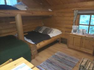 Säng eller sängar i ett rum på Holiday Cabin Kerimaa 53