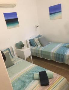 Säng eller sängar i ett rum på Beach Apartment Montemar No.1 - perfect ocean view