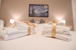 A bed or beds in a room at Living Salerno B&b