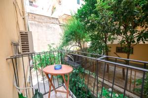 A balcony or terrace at Living Salerno B&b