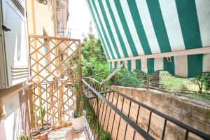 A balcony or terrace at Living Salerno B&b