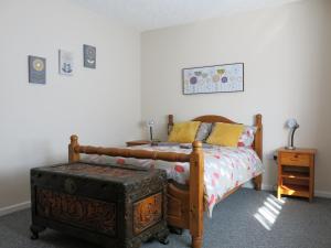Ένα ή περισσότερα κρεβάτια σε δωμάτιο στο 3 Bedroom Home with Welcome Breakfast near Beaches