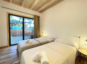 A bed or beds in a room at Apartamentos Biopasivos Living Pura Madera