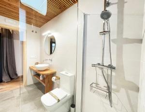 A bathroom at Apartamentos Biopasivos Living Pura Madera