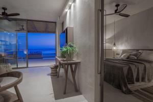 Postel nebo postele na pokoji v ubytování Altera cave villas