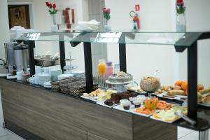 a buffet line with many different types of food at Royal Trip Hotel in Guarapuava