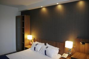 Postel nebo postele na pokoji v ubytování Holiday Inn Express Bilbao Airport by IHG