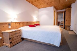 Voodi või voodid majutusasutuse Hotel Engiadina toas