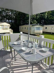 Gallery image of Kellys Holiday Homes 24 Willerby 2 bedrooms caravan in Weeley