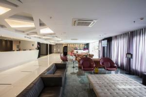 Uma área de estar em Hotel WZ Jardins