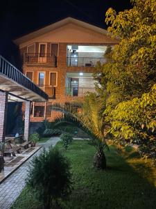Jardí fora de Guest House Shekvetili