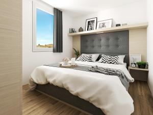 Un pat sau paturi într-o cameră la Chalets & Glamping Nassfeld by ALPS RESORTS