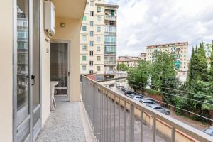 A balcony or terrace at Il Salotto Blu - Appartamento con Parcheggio