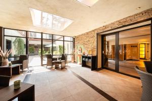 an open living room with glass doors and furniture at Hotel Munte am Stadtwald in Bremen