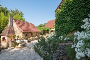 a house with a large ivy covered building at La ferme du coustal in Vialot +13 photos