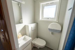 Ein Badezimmer in der Unterkunft Å-Hamna Rorbuer