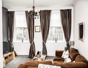 Posezení v ubytování Rose Apartment 2-Bed Apt Sleeps 4 Town Centre Ayr