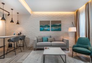 Lazure Hotel & Marina的休息区