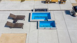 Πισίνα στο ή κοντά στο @ Marbella Lane - The Moon Designer Home right behind the JTNP