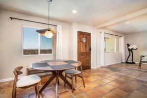 Φωτογραφία από το άλμπουμ του @ Marbella Lane - The Moon Designer Home right behind the JTNP σε Joshua Tree