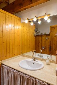 Fotografie z fotogalerie ubytování Habitación en casa rural v destinaci Bas