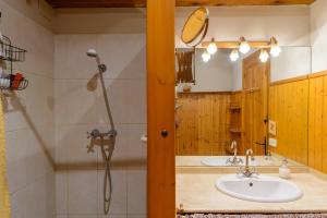 Fotografie z fotogalerie ubytování Habitación en casa rural v destinaci Bas + 5 fotografií