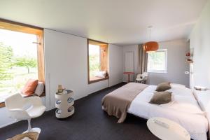 Postel nebo postele na pokoji v ubytování côté verger B&B + 26 fotografií