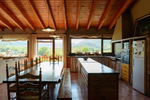 a large kitchen with a table and a refrigerator at Habitación doble con baño compartido in Bas