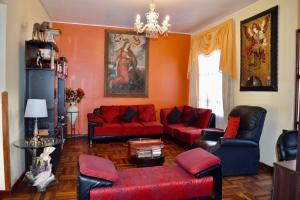 A seating area at CASA RISO Cusco I