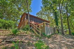 Imagen de la galería de Home with Large Deck on Table Rock Lake!, en Golden