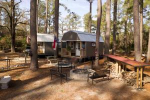 Foto dalla galleria di The Grey Goose Waterfront Home with Beach a New Bern