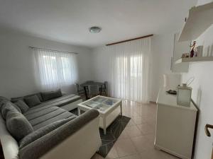 a living room with a couch and a table at Tole Villa Podaca in Podaca