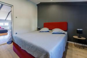 Posteľ alebo postele v izbe v ubytovaní Red Paradise