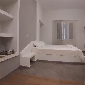 A bed or beds in a room at Dimitra apartments koroni