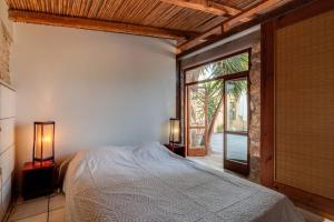 
A bed or beds in a room at Orange Farm Villa
