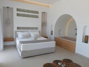 Posteľ alebo postele v izbe v ubytovaní Sfakia Seaside luxury Suites
