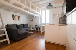 Кухня или кухненски бокс в Cozy Apartment near Navigli