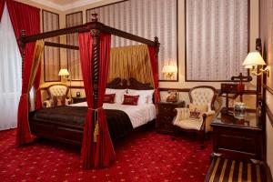Un pat sau paturi într-o cameră la Hotel Villa Achenbach