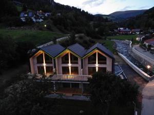 Nespecifikovaný výhled na hory nebo výhled na hory při pohledu z aparthotelu
