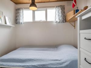 En eller flere senge i et værelse på Holiday home Fanø CXC