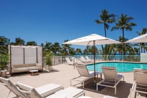 Der Swimmingpool an oder in der Nähe von Park Shore Waikiki