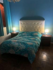 Un pat sau paturi într-o cameră la varesse house