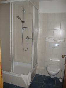 Koupelna v ubytování Apart Hotel Sarstedter Hof